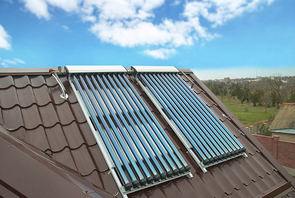 Casa usando aquecedor solar de água pressurizado, 