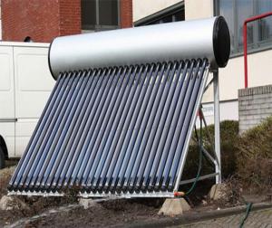 Aquecedor solar de água de tubo de vácuo compacto na cobertura