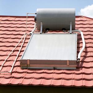 Pequeno aquecedor solar de água não pressurizado